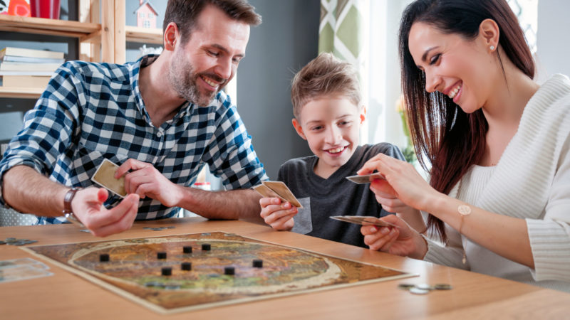 Cele mai populare Board Games de jucat acasă cu cei dragi
